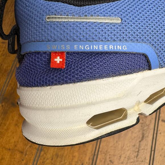 On Cloud‎ Swiss engineering running shoes Preloved size 6Y - Picture 4 of 11